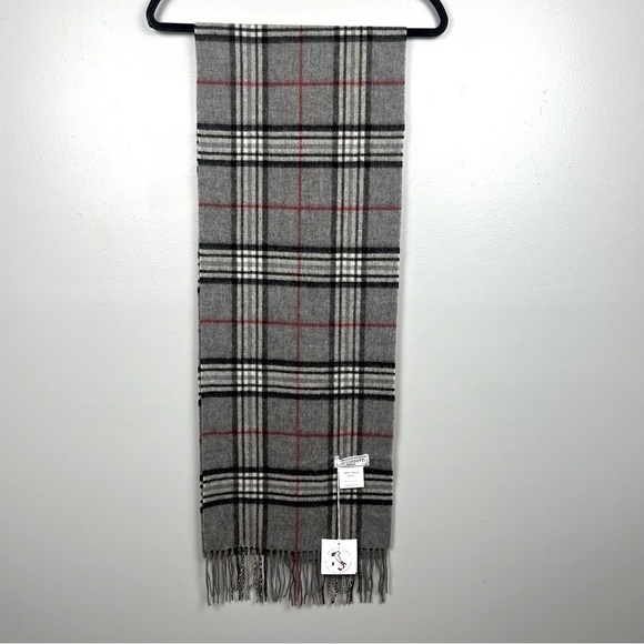 NWT Via Condotti 100% virgin wool made in Italy gray plaid scarf. - Picture 1 of 6